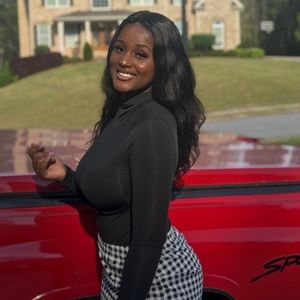 Meet your Posher, Jadeen